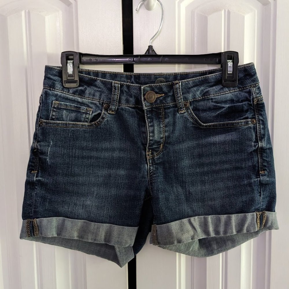 SO Dark Wash Midi Jean Shorts Size 7